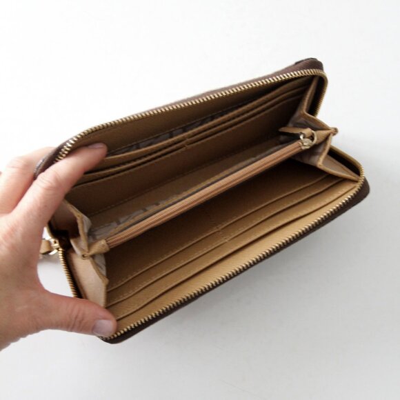 Calvin Klein floral printed wallet - Picture 9 of 10